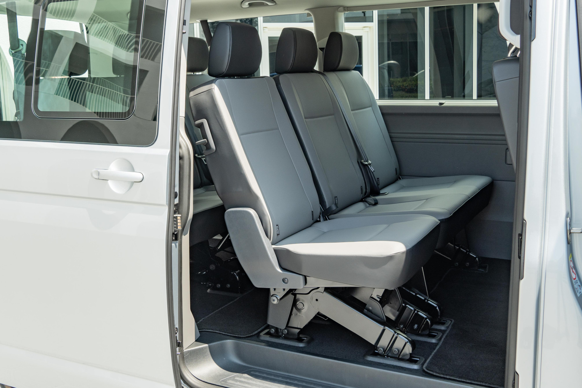 福斯T6 2000CC 9人座 此車款無法網路預定，有需要可以加入官方LINE預約!